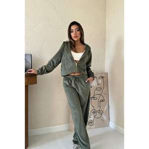 ชุดสูทกำมะหยี่สีกากีสำหรับผู้หญิง ขายส่ง ผลิตจากผ้าโพลีเอสเตอร์ผสมฝ้าย สวมใส่สบาย สไตล์ลำลอง - Product Image 3