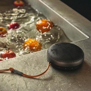 <span class=keywords><strong>Bang</strong></span> <span class=keywords><strong>Olufsen</strong></span> Beosound A1 (2.ª Generación) Altavoz Inalámbrico Portátil Resistente al Agua / Wi-Fi con Micrófono, Salida de 60W, Control por Voz - Product Image 5
