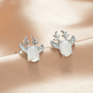 Orecchini a Perno a Forma di Renna Natalizia per Donne, Design Minimalista e Carino, Accessori per Feste e Regali - Product Image 5