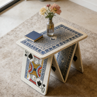 Table basse moderne créative en forme de maison de cartes, table d'appoint unique Reine de Pique, table d'appoint de luxe sur le thème du poker