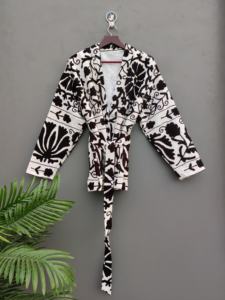 Chaqueta Corta Bordada Suzani 100% Algodón de la Mejor Calidad, Estilo Boho Clásico y Elegante en Blanco y Negro, Kimono Tipo Bata para Invierno - Product Image 2