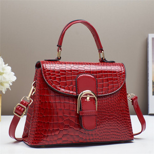 Elegant Women's Single-Shoulder Crossbody Bag <b>Square</b> Shape Zipper Closure Chains Decoration All-Match New Arrival Large Handbags - Product Image 3