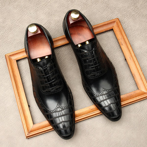 Nouvelles Chaussures Habillées en Cuir pour Hommes Style Britannique à Bout Pointu Gaufré avec Lacets - Chaussures en Cuir Formelles d'Affaires pour Hommes - Product Image 1