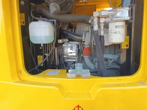 Excavatrice sur chenilles hydraulique Kobelco SK75n jaune, équipement de construction robuste monté sur chenilles - Product Image 4