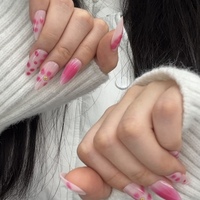 24 faux ongles roses style français en ABS à presser, forme amande, longueur moyenne, pré-dessinés, réutilisables, pour peaux claires