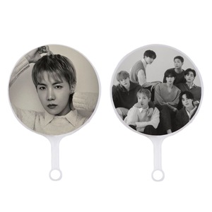Venta al por mayor: Nuevos abanicos de mano personalizados de plástico OPP coreanos para fans de Kpop 2025, con diseños de <span class=keywords><strong>J</strong></span>-HOPE, Suga y V. - Product Image 2