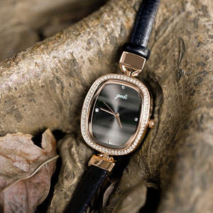 Nouvelle montre ovale rétro, montre-bracelet élégante et artistique pour femmes - Product Image 4