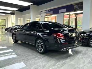 <span class=keywords><strong>Mercedes</strong></span>-Benz <span class=keywords><strong>Clase</strong></span> <span class=keywords><strong>E</strong></span> <span class=keywords><strong>2017</strong></span> Sedán Usado, Volante a la Izquierda, para Exportación - Product Image 2