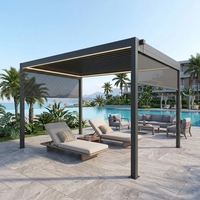Système de pergola à lames en acier avec structure en aluminium et stores enrouleurs pour hôtel, complexe hôtelier, espace extérieur