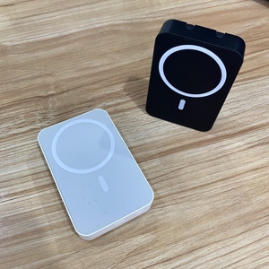 พาวเวอร์แบงค์แม่เหล็กไร้สายสายชาร์จ Type-C ความจุ5000-10000mAh ชาร์จเร็ว20W ดีไซน์บางเฉียบทำจากอลูมิเนียม - Product Image 3