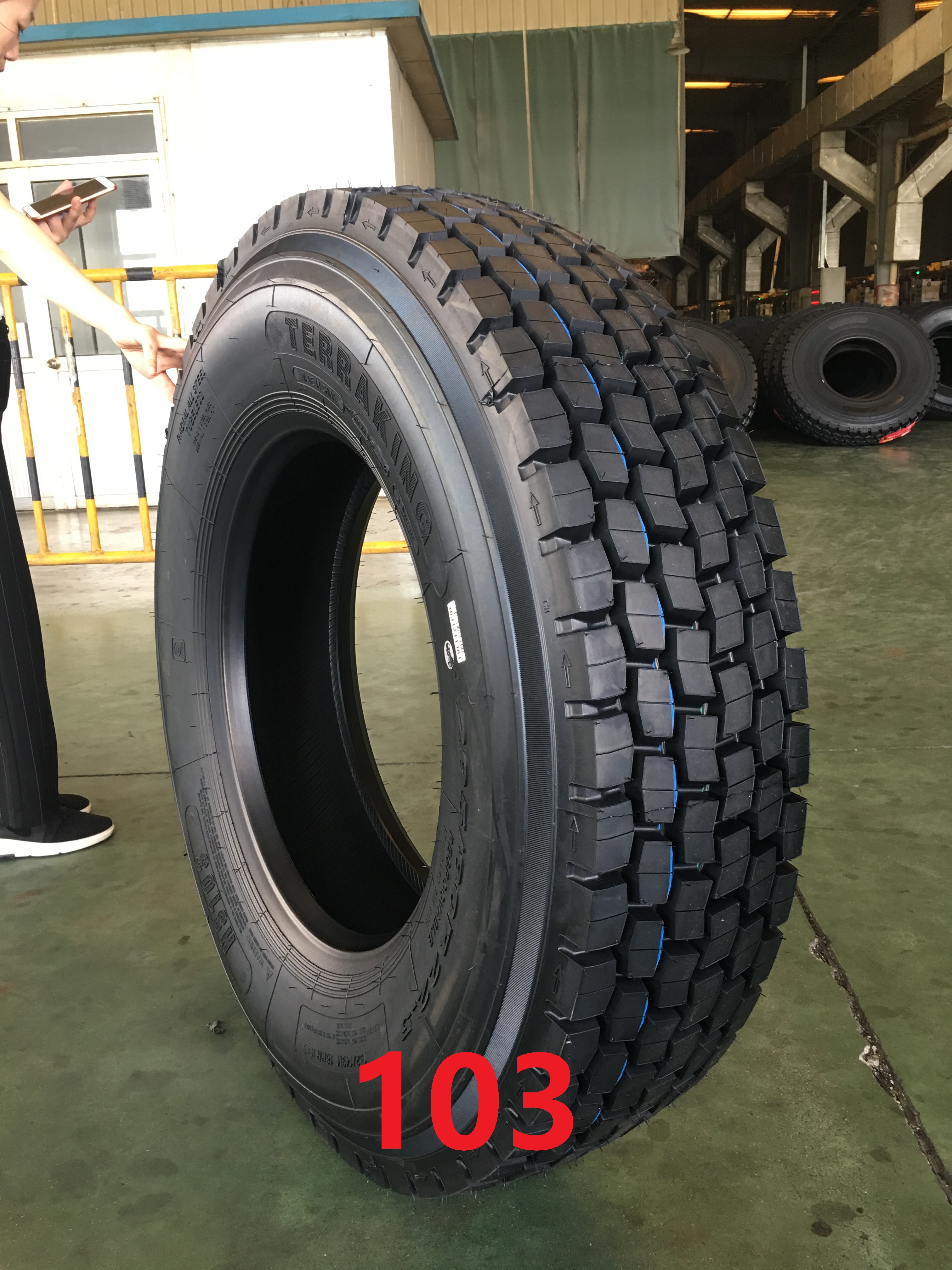 ダラダラ ZETA Tires - Durable, High-Mileage Truck Tires from Thailand