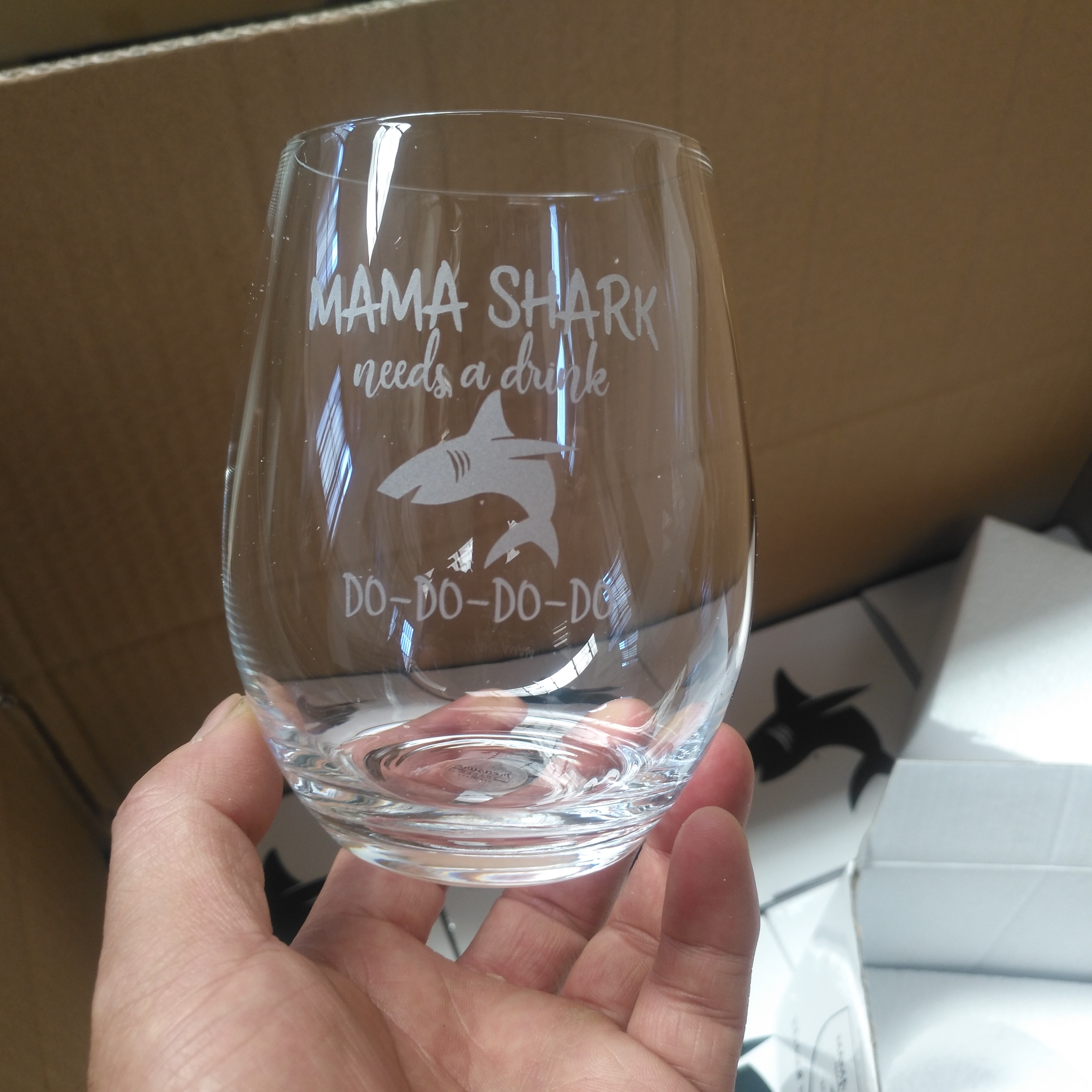Hot Selling Customized 16 Ounce Stemless Wine Glass Tumbler with Etched DesignPopular