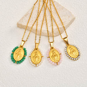 Collar con Colgante Ovalado de la Virgen María, de Acero Inoxidable Vintage, Chapado en Oro de 18K y con Circonita - Product Image 3