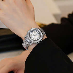 Reloj Cuadrado Plateado para Mujer con Bisel de Cristal, Brazalete de Acero Inoxidable, Elegante Reloj de Pulsera de Cuarzo - Product Image 1