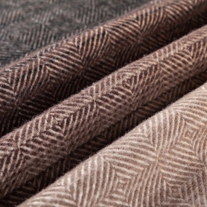 Meilleures ventes <span class=keywords><strong>couverture</strong></span> <span class=keywords><strong>en</strong></span> <span class=keywords><strong>laine</strong></span> avec pompon couvertures tissées <span class=keywords><strong>en</strong></span> <span class=keywords><strong>laine</strong></span> mérinos avec franges <span class=keywords><strong>couverture</strong></span> <span class=keywords><strong>en</strong></span> <span class=keywords><strong>laine</strong></span> à carreaux - Product Image 5