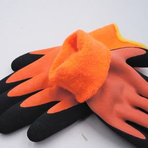 Gants d'hiver chauds et coupe-vent, personnalisables, en gros, directement de l'usine, avec double doublure en polyester et revêtement de sécurité en latex double. - Product Image 4