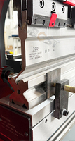 Prensa Plegadora Hidráulica CNC BOST 110T3200 con Sistema de Control TP10S para Placas de Acero Inoxidable