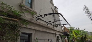 Toldo para Ventanas y Puertas de Balcón con <span class=keywords><strong>Canaleta</strong></span> Grande, Techo de Policarbonato Grueso y Ancho, Personalizable, Fácil Instalación - Product Image 3