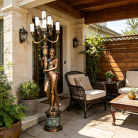 Lampe sur pied en bronze coulé, sculpture de dame, style européen classique, pour décoration de patio de villa, sur mesure