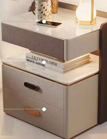 Meuble de chambre moderne en cuir avec station de charge, lampes multifonctionnelles, table de chevet intelligente avec rangement et verrouillage intelligent