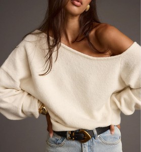 Maglione Asimmetrico a Spalla Scoperta per Donna in Maglia a Coste Personalizzato dal Produttore - Product Image 1