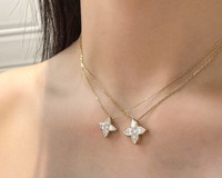 Estilo Hailey, Oro de 18K, Combinación de Flor de Cuatro Hojas y Diamante en Forma de Lágrima con Diamantes Completos, Elegancia Europea IGI de la Colección Lady ICON