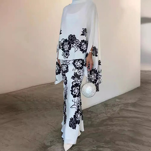 Nuovo Set Due Pezzi alla <span class=keywords><strong>Moda</strong></span> con Abito Lungo Stampato a Maniche Lunghe e Gonna Svasata per Donna Sehe Fashion - Product Image 1