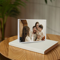 Freistehender Klarer Mini-Acryl-Zylinder-Bilderrahmen Doppelseitiger Magnet-Geschenkrahmen Kleiner Fotorahmen für Desktop-Anzeige