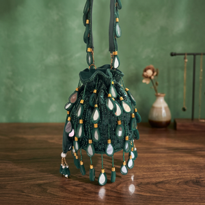 Sac seau perlé émeraude avec pompons miroir, pochette de soirée faite à la main, sac à bandoulière au design élégant - Product Image 1
