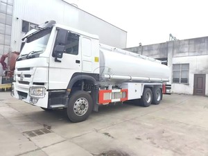 Camión de Combustible Inteligente para Aviación, 20000-35000L, Sinotruk HOWO, Tipo Tanque, Robusto y Confiable - Product Image 2