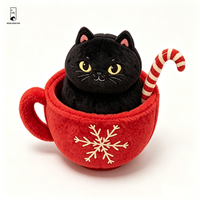 Peluche de Noël Chat Noir avec Flocon de Neige et Tasse Rouge, Poupée Rembourrée avec Canne en Sucrée, Décoration de Maison pour les Fêtes, Cadeau de Noël