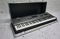 Flight Case OEM personnalisable conçu pour les claviers de piano numérique robuste résistant aux chocs avec pianos à roulettes EVA en alliage d'aluminium