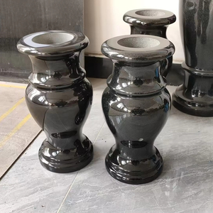 <span class=keywords><strong>Vase</strong></span> funéraire en granit noir - Product Image 1