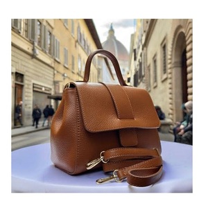 Sac à main élégant en similicuir avec pompon décoratif, fermeture éclair sécurisée, intérieur spacieux, sac à bandoulière tendance pour femme, usage quotidien - Product Image 6