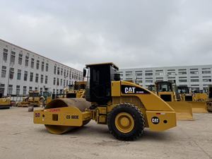 Rouleau compresseur vibrant à tambour unique Caterpillar CS 683E jaune, matériel de construction - Product Image 6