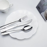 Service de table jetable portable en céladon au design crème et aux thèmes délicats, avec couverts en acier inoxydable, compatible lave-vaisselle