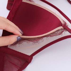 Conjunto de lencería sexy al por mayor: sujetador de copa triangular de encaje con pestañas, transpirable y de secado rápido, y bragas transparentes de encaje. - Product Image 4