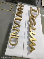 Enseignes métalliques fabriquées sur mesure YIJIAO 3D rétroéclairées pour l'extérieur avec acier inoxydable pour affichage de logos de bars et de bâtiments