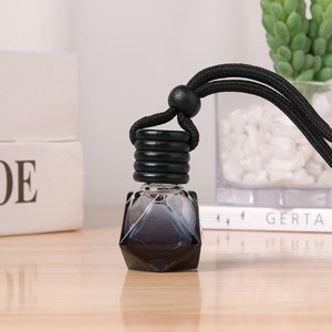 8ml Vazio Polígono Preto Forma Tampão De Madeira Mini Ambientador Óleo Essencial Perfume Garrafa De Vidro Carro Pendurado Difusor Garrafa - Product Image 1
