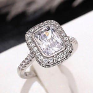 Anello di Lusso Rettangolare Stile Principessa per Donne, Elegante Gioiello da Dito per Feste - Product Image 3