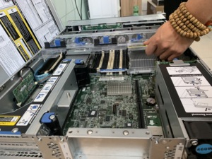 Serveur en rack 4U avec 32 Go de mémoire DDR4-2666 double rangée X4, 4xHPE 800W, Intel Xeon Gold 6238, P408i-p, 32SFF <span class=keywords><strong>DL580</strong></span> <span class=keywords><strong>Gen10</strong></span> en stock - Product Image 4