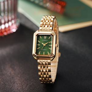 स्टाइलिश 5 pcccs लड़की घड़ी उपहार सेट फैंसी गोल्ड क्वार्ट्ज महिलाओं के लिए शानदार स्क्वायर ग्रीन वॉच सेट देखें - Product Image 4