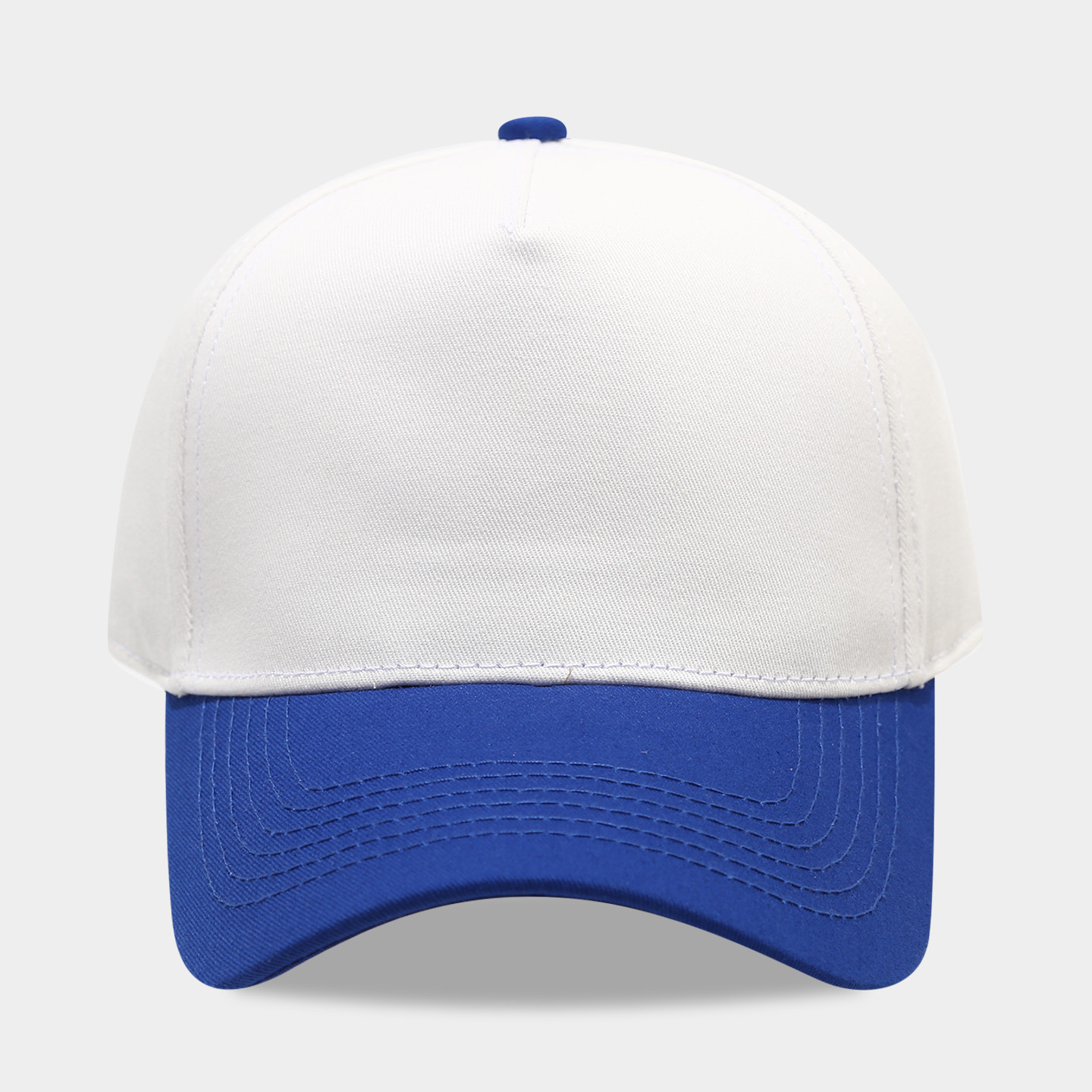 Avant-toits blancs et bleus