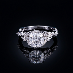 Bague de fiançailles en moissanite KARATS, taille brillant, argent 925, sertissage à griffes, design floral classique, luxe, certifiée GRA, 2,1g, pour femme - Product Image 4