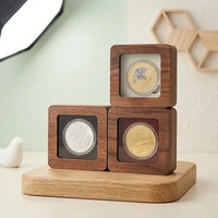 Boîte de rangement pour médailles et badges en bois de noyer avec 4 aimants et fenêtre en acrylique pour pièces commémoratives, emblèmes scolaires, souvenirs