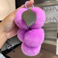 Porte-clés en peluche doux et écologique en forme de raisin – Breloque personnalisable et moelleuse pour clés de voiture et sac à main