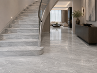 Dalles de marbre gris clair pour comptoirs de cuisine sur mesure, grands carreaux de sol, marches d'escalier, dessus de meubles et revêtements muraux