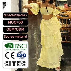 ชุดเซ็ตสองชิ้นสีเหลืองสำหรับผู้หญิง เสื้อครอปเปิดไหล่แขนพอง และกระโปรงแม็กซี่ระบายเป็นชั้นๆ ชุดสำหรับวันพักผ่อน - Product Image 1