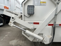 Camion compacteur de déchets Sinotruk HOWO 20m³ avec 371 chevaux, qualité stable et fiable, 20% de réduction, à vendre