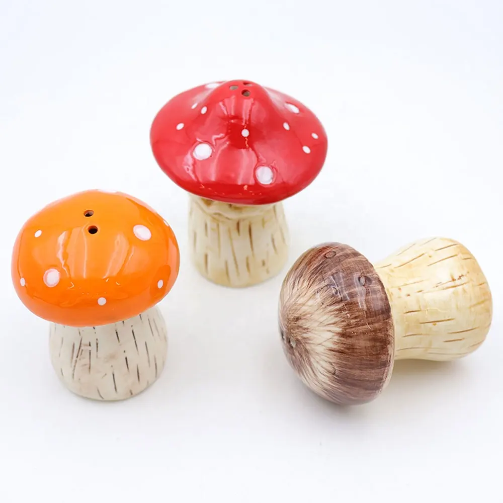 Vente en gros d'accessoires de cuisine sur mesure cadeau conteneur à épices décor céramique 3D mini champignon en céramique salière et poivrière coffret cadeau